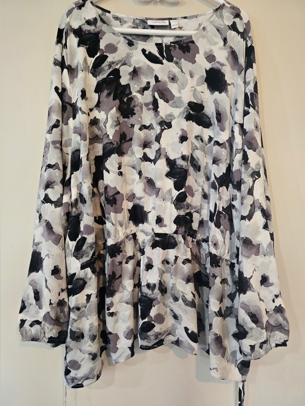 Denim&Co Floral Watercolor Tunic With Adjustable Tie Sides. Size 5X